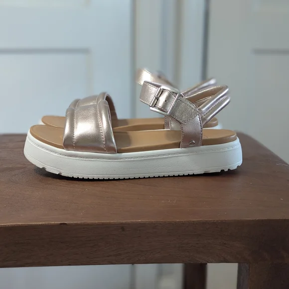 UGG Metallic Gold Sandals Platform Soles Excel Used Condition Weekend Sz 6.5